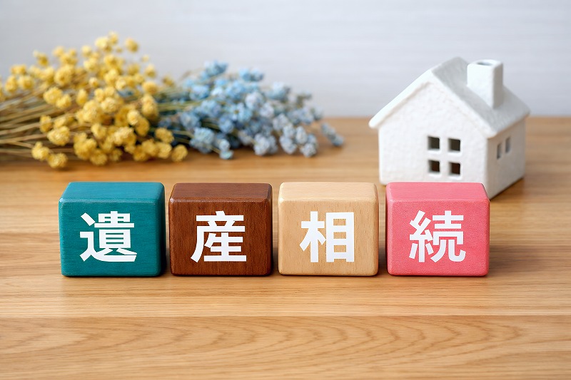 相続手続き5つのステップ｜流れや期限・費用、必要書類についてのサムネイル